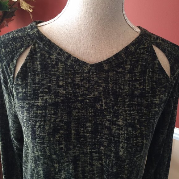 Soma Green Tunic with Cut outs by shoulders - Picture 2 of 6